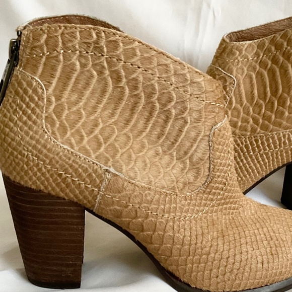 UGG Charlotte Snake Embossed Calf Hair Ankle Boots Bootie Moonbeam Size 6 - Picture 2 of 16